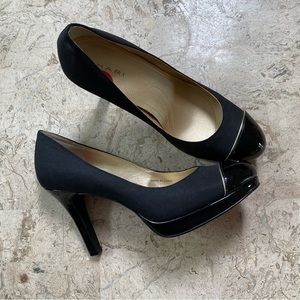 Tahari Elegant Dress Pump Slip On High Heel Black Laurie Almond Toe Size 6